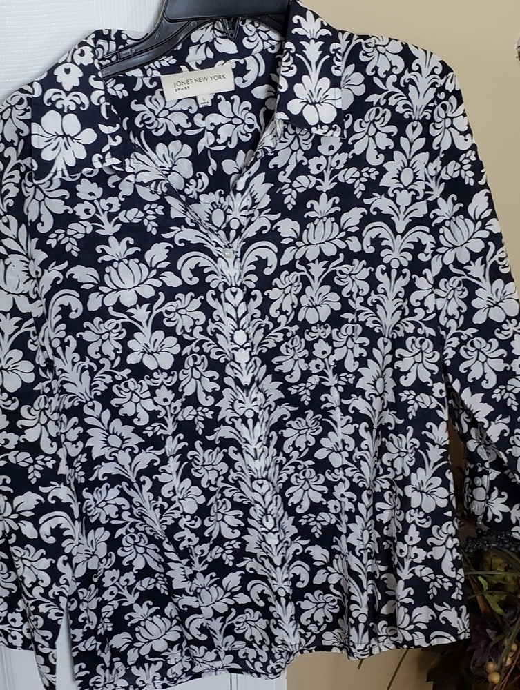 ♥️3 for $10 Jones New York Sport blouse